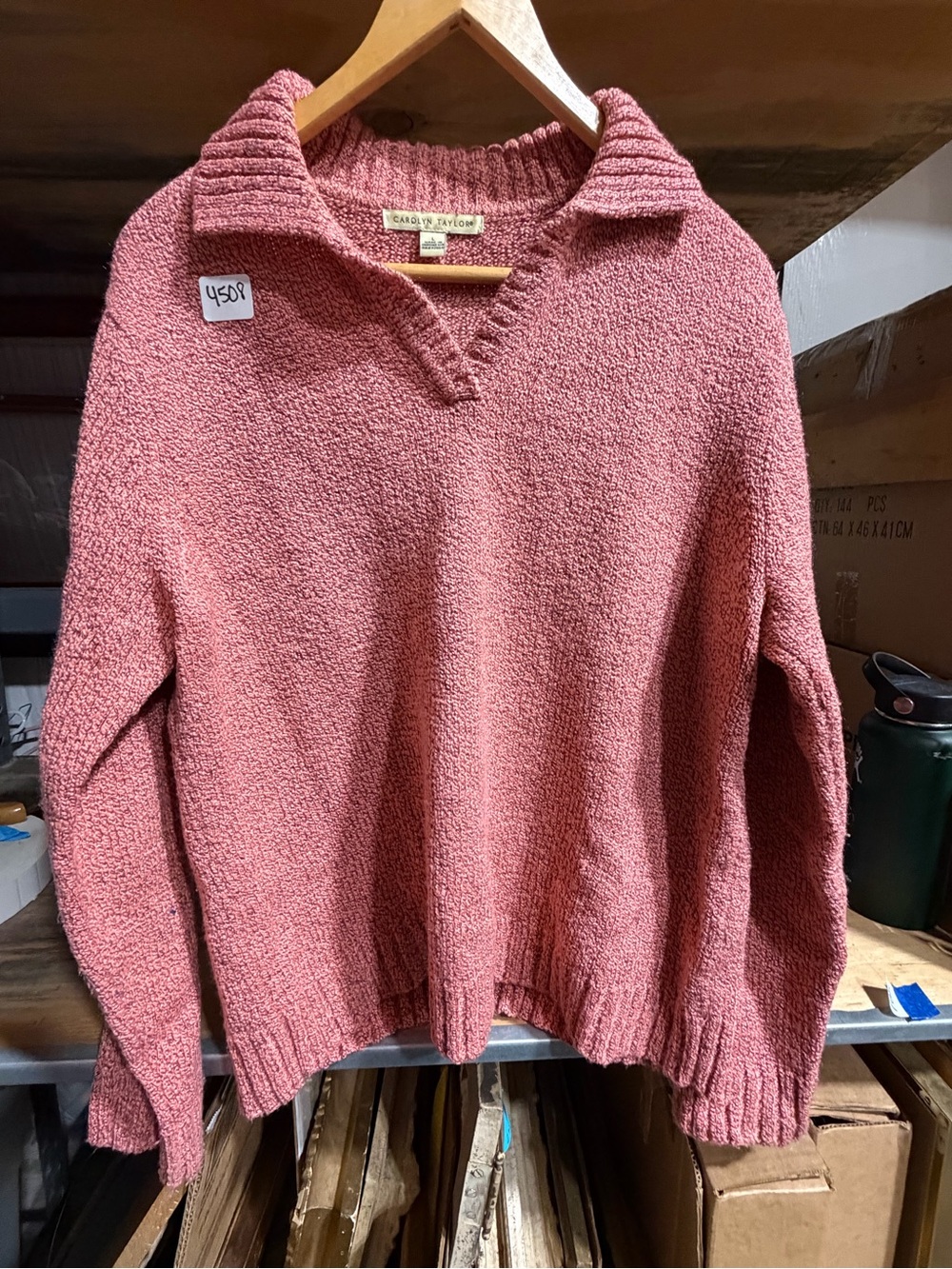 #4508-Carolyn Taylor Rose V-Neck Bouclé Pullover